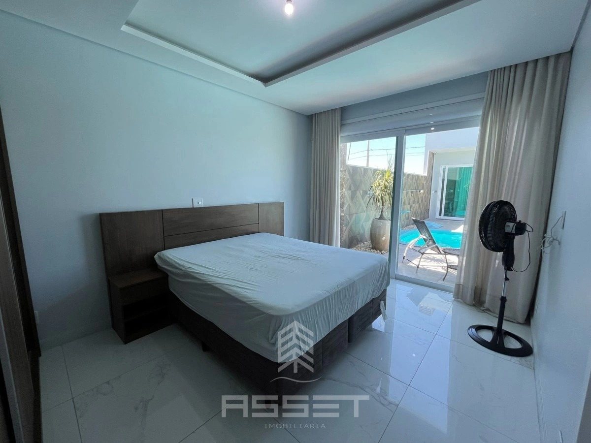 Suíte com acesso para a piscina